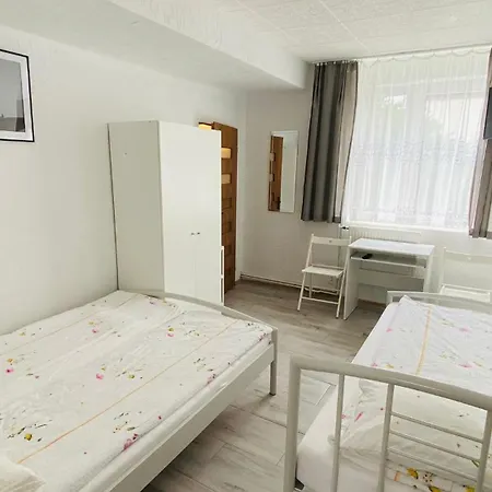 Marynarska 19 ホームステイ