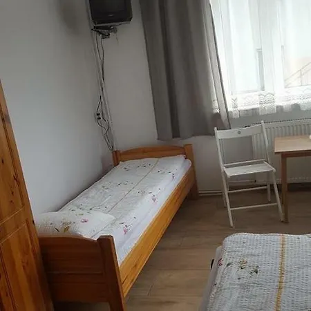 ホームステイ Marynarska 19