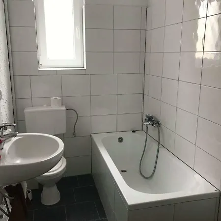 Marynarska 19 ホームステイ