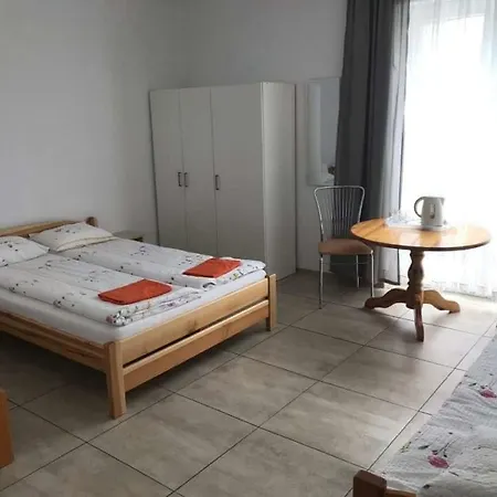 ホームステイ Marynarska 19