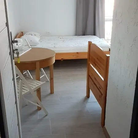 ホームステイ Marynarska 19 ダルウフコ